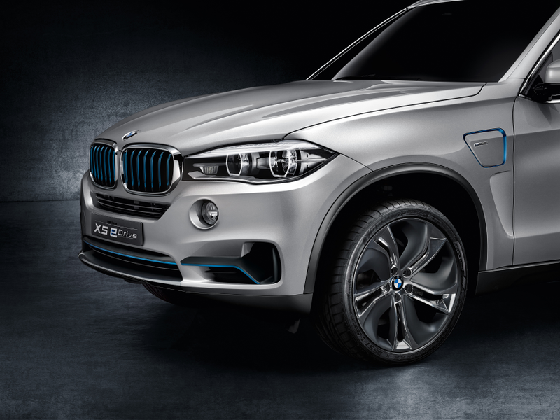 Illustration for article titled BMW eDrive meets BMW xDrive – an innovative combination designed to deliver efficient driving pleasure: The BMW Concept5 X5 eDrive.